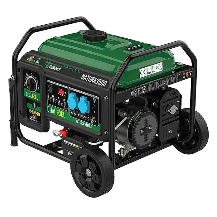 Genergy Stromerzeuger Dualfuel Stromerzeuger 3300W Genergy Natura 3500 SVR - Benzin & LPG - Nennleistung: 3 kW, Tankvolumen: 20 l - Grün-schwarzer GENCERGY NATURA3500 Dual-Fuel-Generator mit Rädern, robustem Rahmen und Bedienfeld mit Steckdosen.