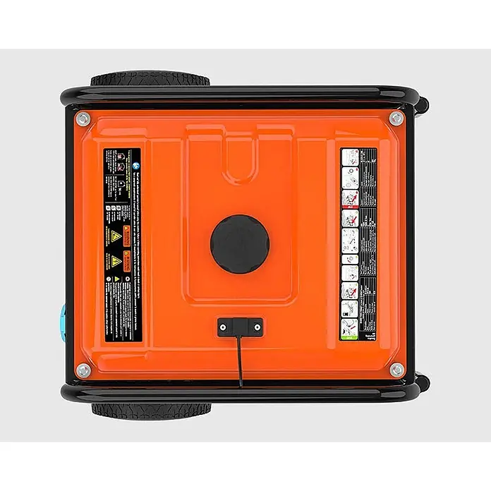 Genergy Stromerzeuger Inverter Stromerzeuger Benzin 7500W mit Funkstart Genergy Creta-RC - Nennleistung: 7,2 kW, Tankvolumen: 25 l - Blick von oben auf einen orange-schwarzen, tragbaren Generator mit Rädern, schwarzem Tankdeckel und sichtbaren Warnhinweisen.