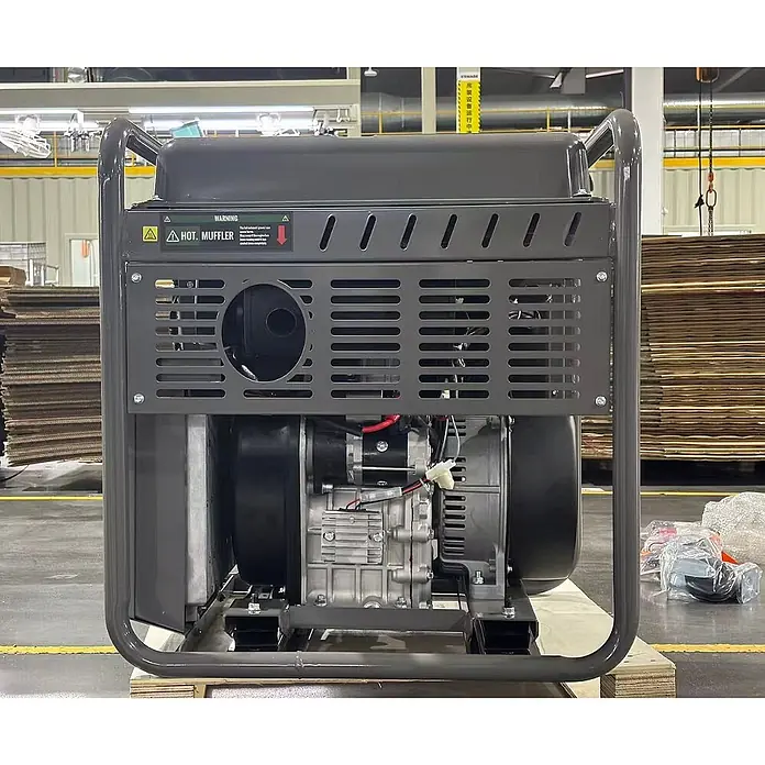 FME Stromerzeuger FME 11000iD-O Diesel Inverter Stromerzeuger 230V / 400V 11,25kVA - HVO100 - Nennleistung: 8,5 kW, Tankvolumen: 25 l - Dunkelgrauer tragbarer Generator mit robustem Metallrahmen und Motor. Warnung: heißer Schalldämpfer. Auf einer Palette in der Fabrik.