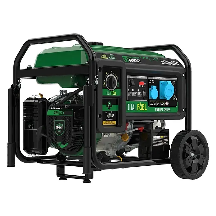 Genergy Stromerzeuger Dualfuel Stromerzeuger 8500W Genergy Natura 8000 SVR - Benzin & LPG - Nennleistung: 8 kW, Tankvolumen: 28 l - Grüner und schwarzer Dual-Fuel-Stromerzeuger auf Rädern mit Bedienfeld und Ausgängen.