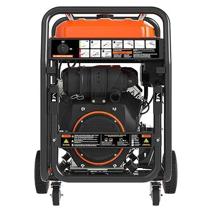 Genergy Stromerzeuger Benzin Stromerzeuger 18kW (22.5kVA) Genergy STELVIO S - IP67 - Nennleistung: 5,7 kW, Tankvolumen: 50 l - Rückansicht eines orange-schwarzen, tragbaren Generators mit Rädern, Motor und Bedienfeld mit Anweisungen.
