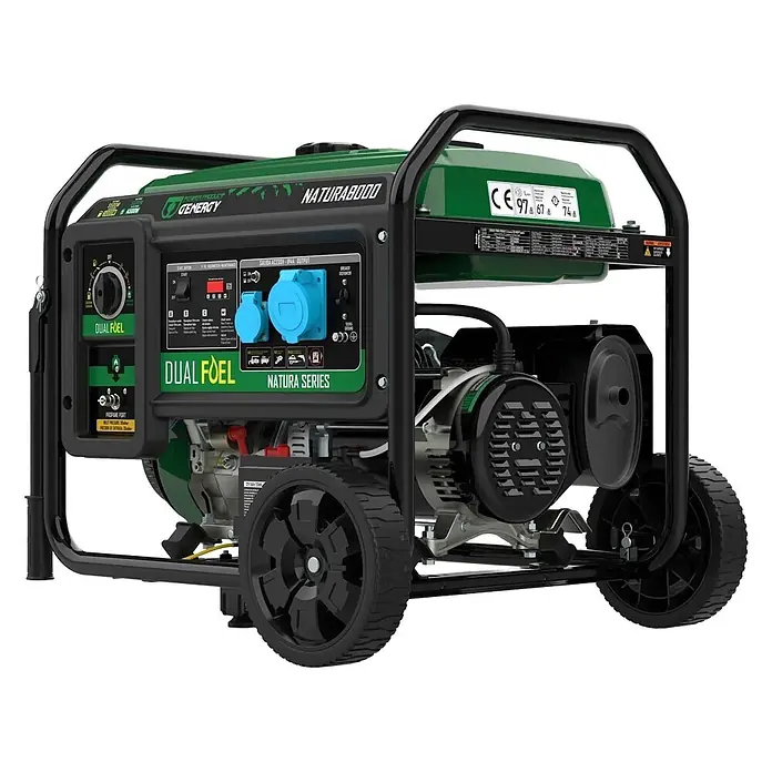 Genergy Stromerzeuger Dualfuel Stromerzeuger 8500W Genergy Natura 8000 SVR - Benzin & LPG - Nennleistung: 8 kW, Tankvolumen: 28 l - Grün-schwarzer Dual-Fuel-Stromerzeuger auf Rädern mit Bedienfeld und verschiedenen Steckdosen.