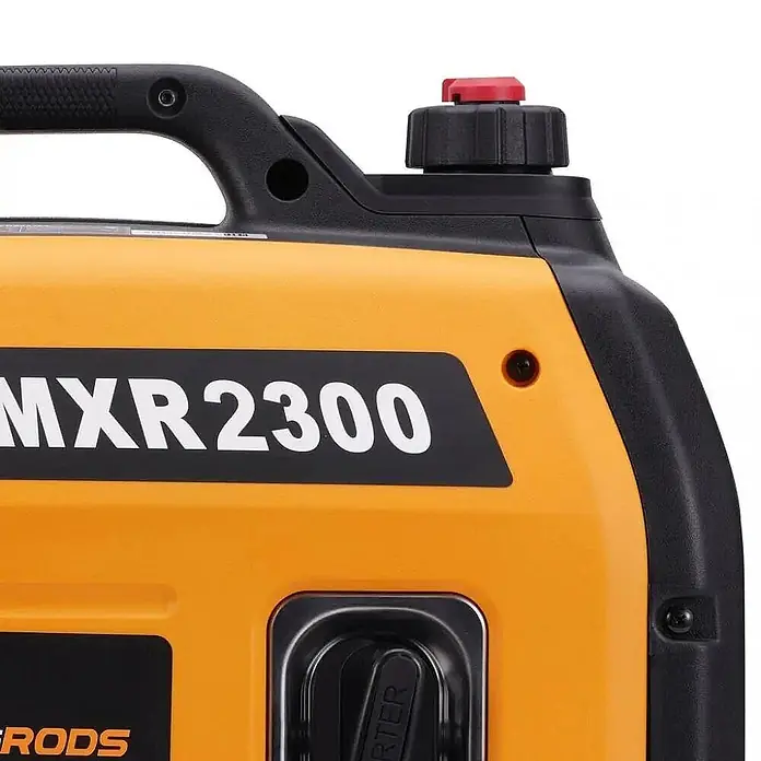 MaXpeedingrods Stromerzeuger 2300 Watt Benzin Inverter Stromerzeuger maXpeedingrods MXR 2300 - Nennleistung: 1,8 kW, Tankvolumen: 4 l - Nahaufnahme eines gelb-schwarzen tragbaren Inverter-Generators mit Griff und Tankdeckel, Beschriftung 'MXR2300'.