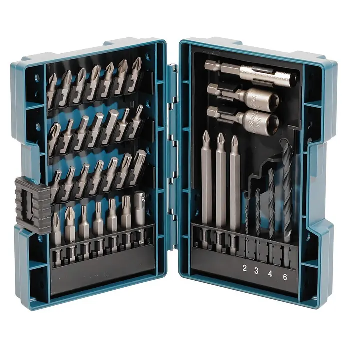 Makita Adventskalender 2026 - 24 -tlg. - Offener türkisfarbener Koffer mit verschiedenen silbernen Metallbohr- und Schrauberbits, darunter Kreuzschlitz, Torx, Sechskant und Bohrer.