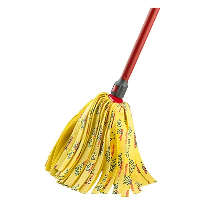 Vileda SuperMocio Wischmop-Ersatzkopf Soft - Materialspezifizierung: Mikrofaser - Abbildung eines gelben Vileda-Wischmopps mit rotem Stiel. Der Mopp ist mit kleinen Aufdrucken versehen. Ideal für die Reinigung.