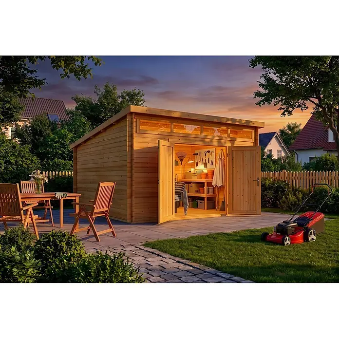 Alpholz Gartenhaus Maria Viva 28mm Wandstärke - Außenmaß inkl. Dachüberstand (B x T): 420 x 440 cm, Holz, Pinie - Hellbrauner Holzgartenpavillon mit geöffneten Türen, der Werkzeuge und Stauraum im Inneren zeigt, auf einer Terrasse in einem Garten bei Sonnenuntergang.