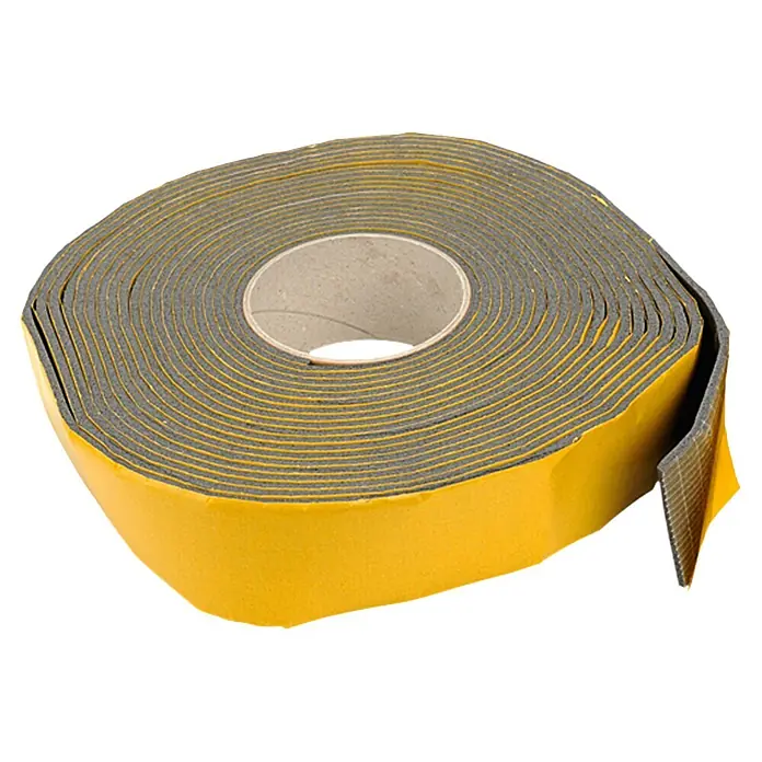 Thermaflex Isolierband Thermatape PE - 10 m x 50 mm - Nahaufnahme einer Rolle gelben Dichtbands, das zum Abdichten und Isolieren in Bau und Handwerk verwendet wird.