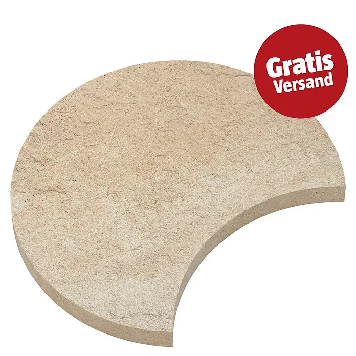 SAS Trittstein Luna - 34 x 47 x 3 cm, Arena, Beton - Hellbeige, sichelförmige Gehwegplatte mit rotem 'Gratis Versand'-Aufkleber.