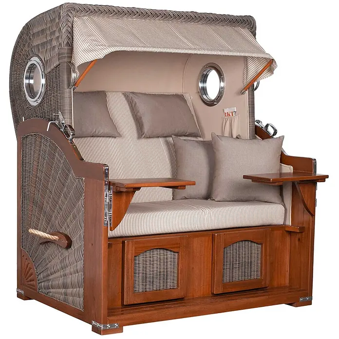 Mr. Deko Strandstuhl Strandkorb Düne Grande Bullauge Mahagoni PE Grey Dessin 510 - Teakholz. Polyrattan, Rückenlehne verstellbar, Beige - Eleganter Strandkorb aus braunem Korbgeflecht und Holz mit gestreiften Polstern, beigem Verdeck, Bullaugenfenstern und Seitentischen.