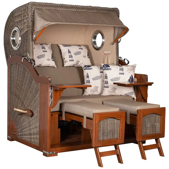 Mr. Deko Strandstuhl Strandkorb Düne Grande Bullauge Mahagoni PE Grey Dessin 540 - Teakholz. Polyrattan, Rückenlehne verstellbar, Braun - Brauner Strandkorb aus Korb und Holz mit beigem Verdeck, nautischen Kissen, ausziehbaren Fußstützen und Seitentischen.