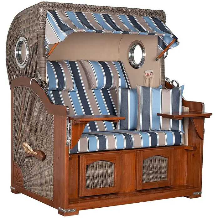 Mr. Deko Strandstuhl Strandkorb Düne Grande Bullauge Mahagoni PE Grey Dessin 580 - Teakholz. Polyrattan, Rückenlehne verstellbar, Blau, B x T x H: 142 x 95 x 170 cm - Strandkorb für zwei Personen mit braunem Geflecht, Holzrahmen und blau/beige gestreiften Polstern/Markise. Mit Bullaugen und Klapptischen.