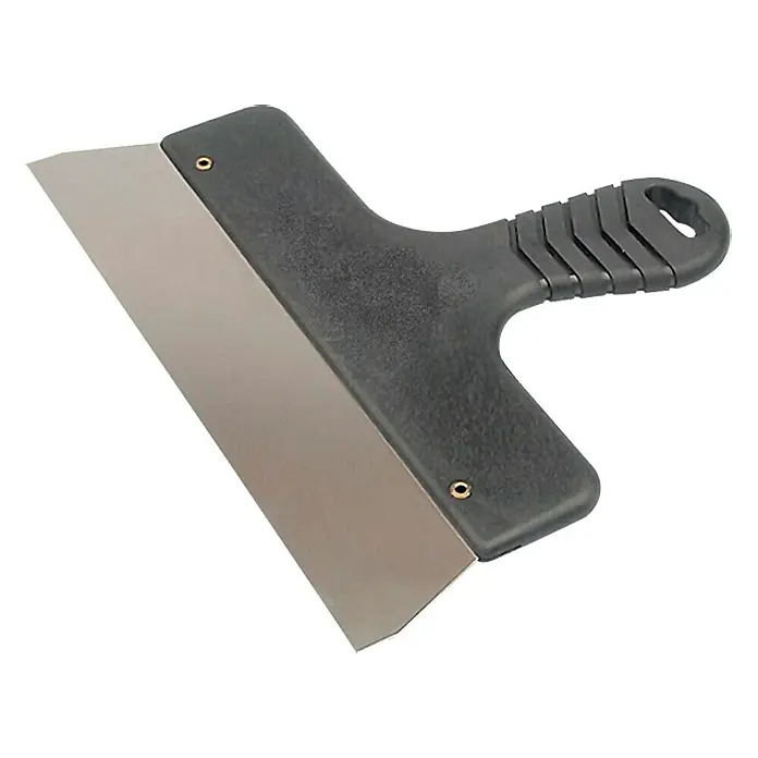 Wisent Espátula para acabados - Ancho de hoja: 180 mm, Inoxidable - Primer plano de una espátula con una hoja ancha y mango ergonómico. Ideal para la aplicación precisa de rellenos y masilla.