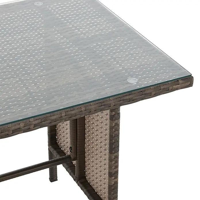 SVITA Loungemöbel-Set MONROE - 4 -tlg., Polyrattan, Braun - Nahaufnahme eines braunen Rattantisches mit klarer Glasplatte, gehalten von Saugnäpfen.