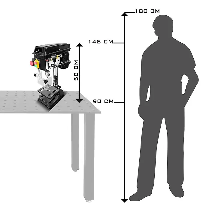 STAHLWERK Bohrmaschine BD-350 ST Säulenbohrmaschine 350W Leistung - 350 W, Sonstige - Schwarze Bohrmaschine auf Werkbank, mit Maßen (58cm hoch) und menschlicher Figur (180cm) zur Skalierung. Arbeitshöhe: 90cm.
