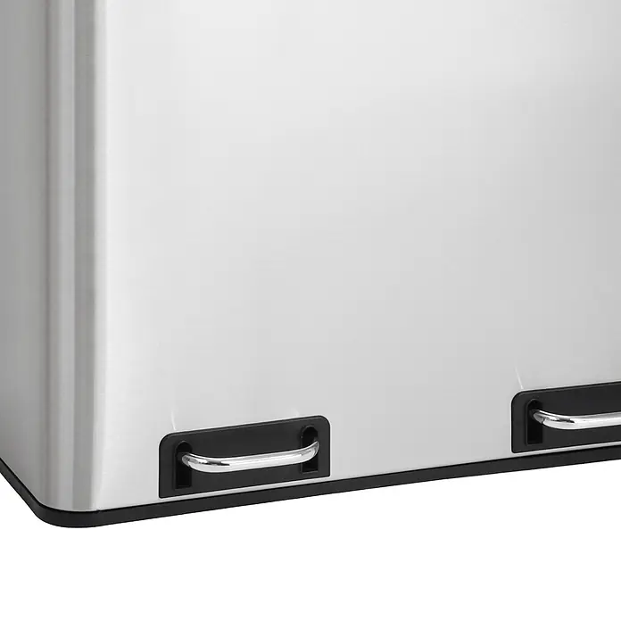 SVITA TM2X30 Treteimer 60 Liter Silber -  - Nahaufnahme eines Mülleimers aus Edelstahl mit zwei schwarzen Fußpedalen und silbernen Stangen.