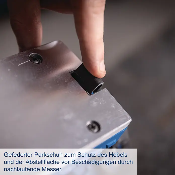 Scheppach IXES 20V Akku-Hobel BC-PLM82-X - 20 V, Ohne Akku, Hobeltiefe: 0 mm - 2 mm, Leerlaufdrehzahl: 15.000 U/min - Finger betätigt schwarzen, gefederten Parkschuh an Hobelsohle zum Schutz von Messern und Oberfläche.