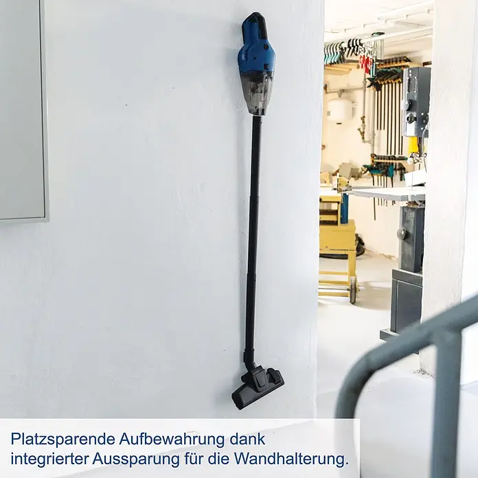 Scheppach IXES 20V Akku-Handstaubsauger C-HVC150-X - 20 V, Ohne Akku, Behältervolumen: 0,56 l - Blauer und schwarzer Stabstaubsauger platzsparend an der Wand montiert.
