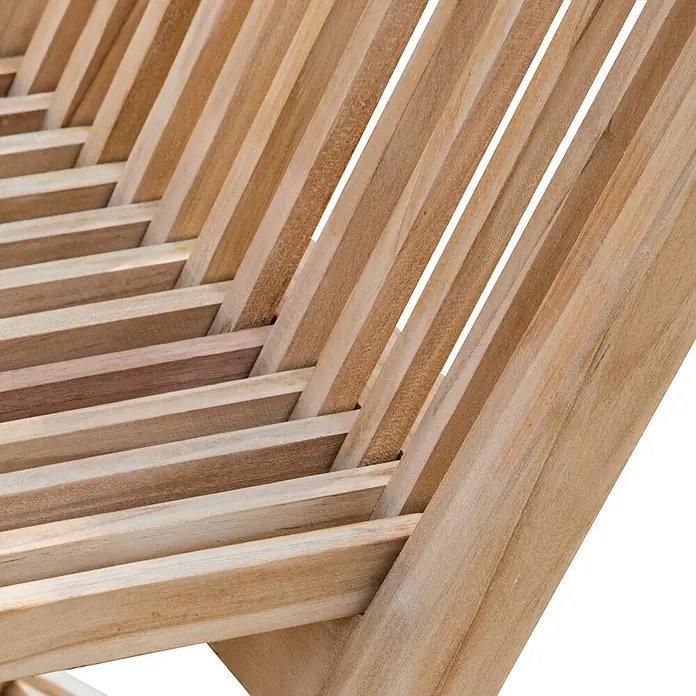 Teakholz-Gartenmöbel LOMBOK - ovaler ausziehbarer Tisch - 10 Plätze -  - Nahaufnahme von hellbraunen Holzlatten, die eine Möbelrückenlehne oder Sitzfläche bilden.