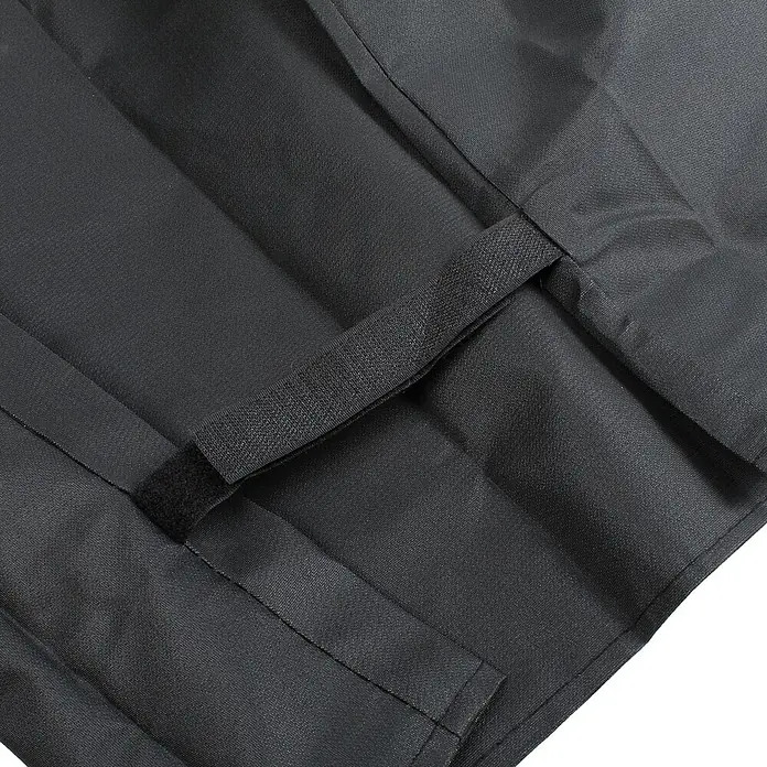 TAINO Grill-Schutzhülle - Passend für: geeignet für die Modelle PLATINUM 2+1 und BLACK 2+1, Oxford-Polyester, Schwarz - Dunkelgrauer Stoff mit texturierter Oberfläche und schwarzem Klettverschlussband.