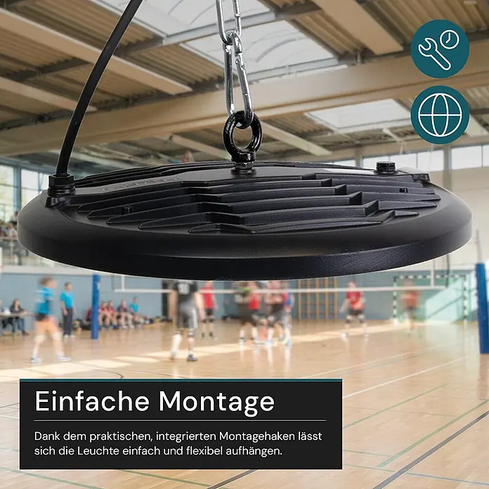 Luxula LED-Strahler - 150 W, 15.000 lm, 3.000 K - 6.500 K, L x B x H: 274 x 274 x 83 mm, IP65 - Schwarze industrielle UFO-Hallenleuchte hängt in einer Sporthalle, mit integriertem Haken für einfache und flexible Montage.