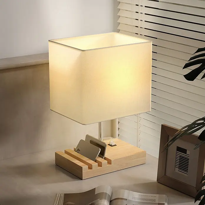 Homcom Tischleuchte - 40 W, L x B x H: 25 x 20 x 40,5 cm, Weiß, Weiß, E27 - Tischlampe mit quadratischem Stoffschirm und hellem Holzfuß, dient als Ladestation für mehrere Telefone.