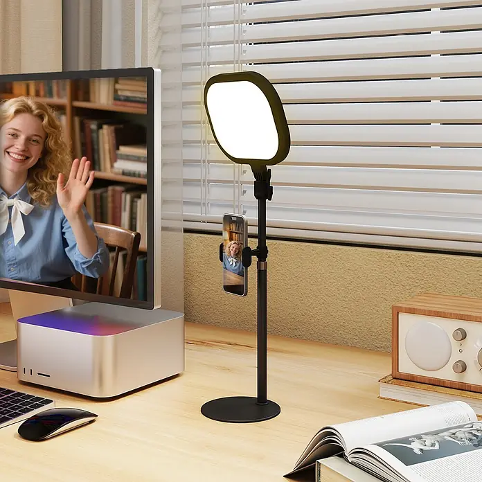 Homcom Tischleuchte - 10 W, L x B x H: 23 x 23 x 65 cm, Schwarz, Schwarz, Sonstige - Schwarzer Tischständer mit rechteckigem LED-Lichtpanel und befestigtem Smartphone, für Videoanrufe neben einem Computermonitor.
