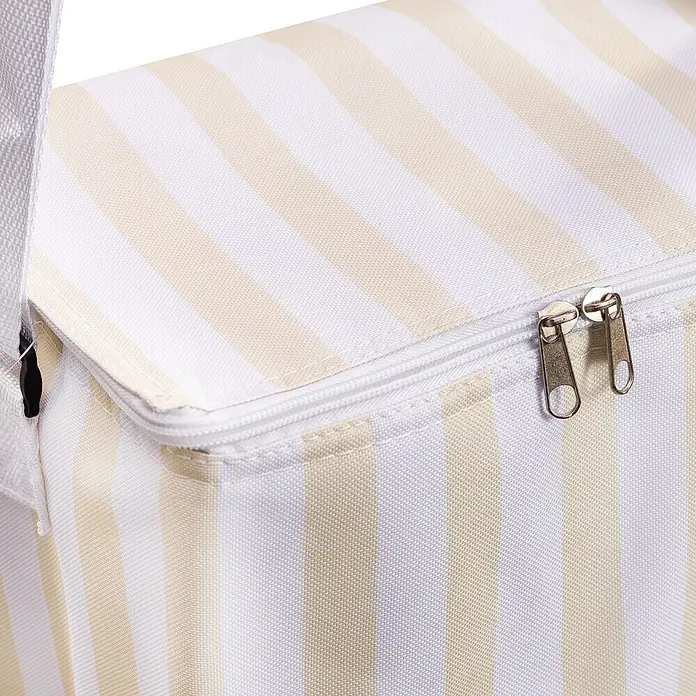 Kühltasche - Volumen: 18 l, 28 x 17 x 29 cm, Gelb-Weiß - Weiß-beige gestreifte Stofftasche mit Reißverschluss und zwei Metallzippern.