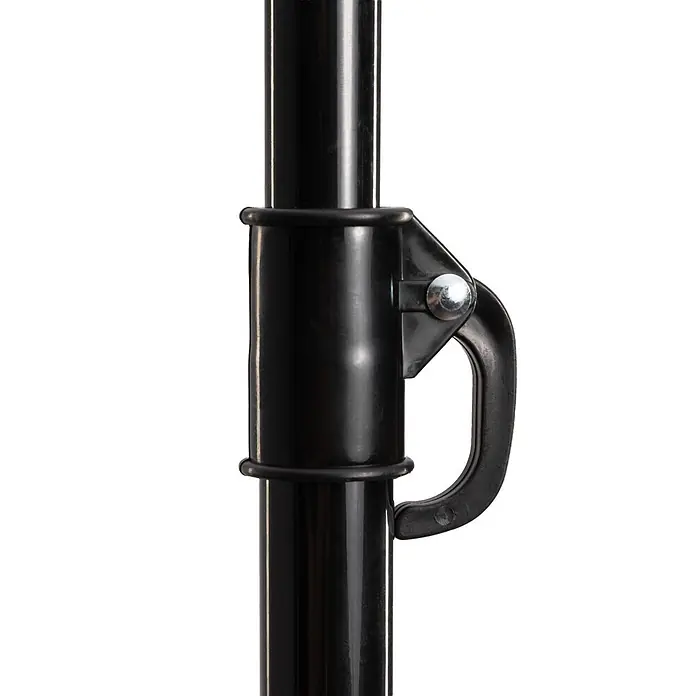 Strandschirm - Weiß/Türkis, Durchmesser Bespannung: 180 cm - Schwarze Kunststoffklemme an einer schwarzen Stange zur Höhenverstellung.
