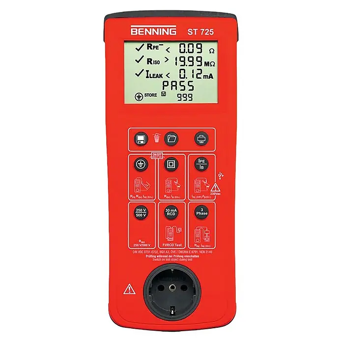 Benning Tester Gerätetester ST 725 - Rot - Rotes BENNING ST 725 Elektroprüfgerät mit Digitalanzeige, Bedientasten und integrierter Schuko-Steckdose zur Geräteprüfung.