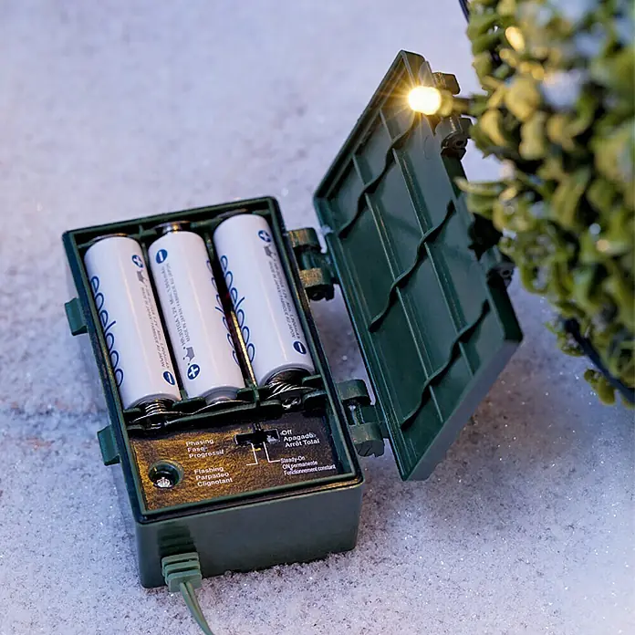 Tween Light Guirnalda luminosa LED - Para exterior, Color de luz: Blanco cálido, Número de bombillas: 80 ud., Funciona con pilas - Una caja de batería verde para luces navideñas, alimentada por tres baterías y con diferentes modos de parpadeo.