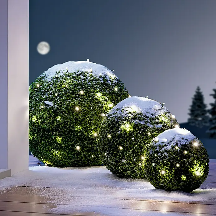 Tween Light Guirnalda luminosa LED - Para exterior, Color de luz: Blanco cálido, Número de bombillas: 80 ud., Funciona con pilas - Bolas decorativas de boj verde cubiertas de nieve y luces. Ideal para uso exterior y decoración navideña.