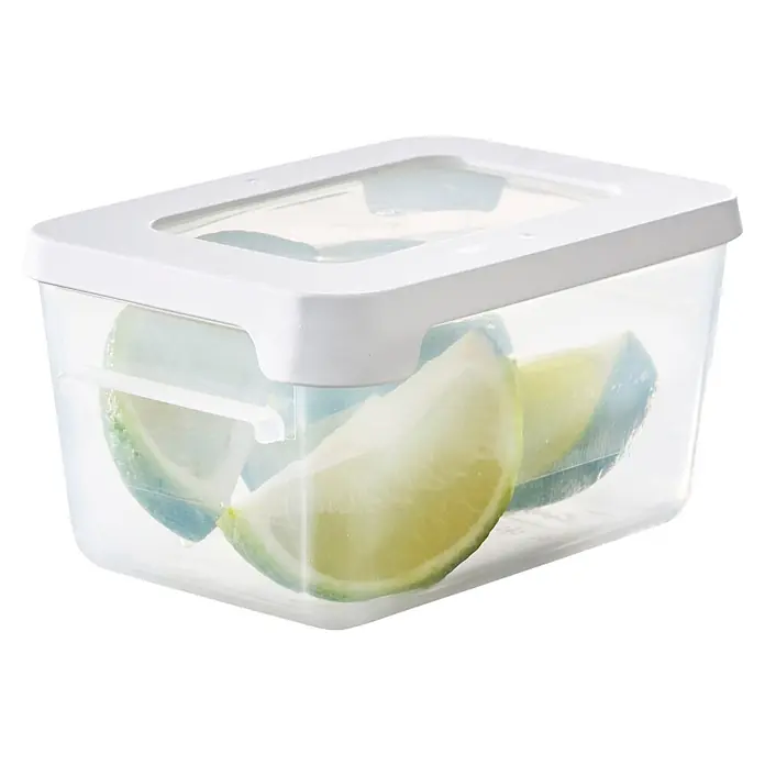 SmartStore Vorratsdose Snack - L x B x H: 12,5 x 9 x 7 cm, Kunststoff, Weiß - Durchsichtige, rechteckige Frischhaltedose mit weißem Deckel, gefüllt mit Limettenspalten.
