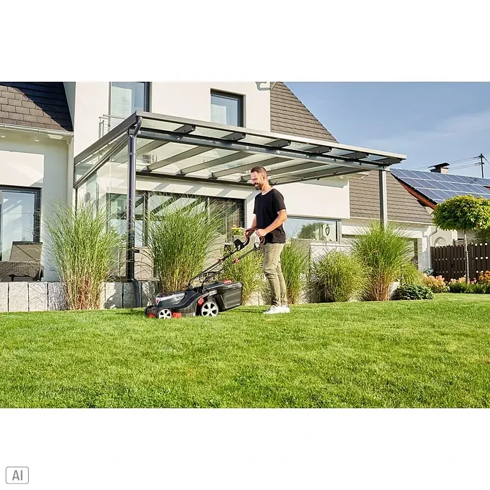 AL-KO Bosch Home & Garden Compatible Akku-Rasenmäher 3.82 LI EASY - 18 V, Ohne Akku, Schnittbreite: 38 cm - Mann mäht mit einem schwarz-roten Elektrorasenmäher grünes Gras im Garten.