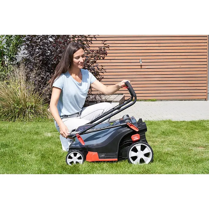 AL-KO Bosch Home & Garden Compatible Akku-Rasenmäher 38.2 LI COMFORT - 18 V, Ohne Akku, Schnittbreite: 38 cm - Anwendungsbeispiel