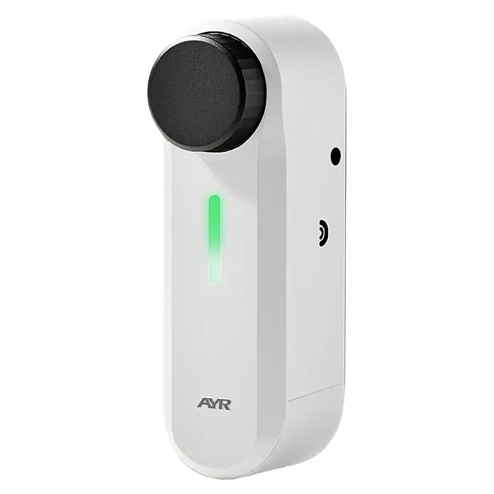 AYR Cerradura electrónica Pass - Blanco, Bluetooth, Mediante app, USB Tipo C - Dispositivo sensor blanco de mano con perilla negra, indicador de luz verde y logo 'AYR'.