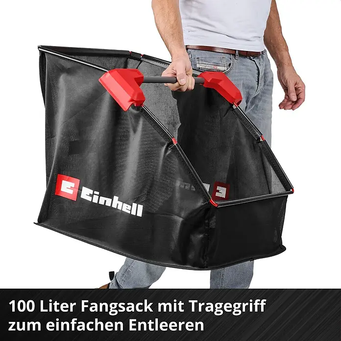 Einhell PXC 18V Laubsammler GE-GC 18/55 Li - Ohne Akku, 18 V, 100 l - Schwarzer 100-Liter-Fangsack mit roten Tragegriffen, von einer Person zum einfachen Entleeren gehalten.