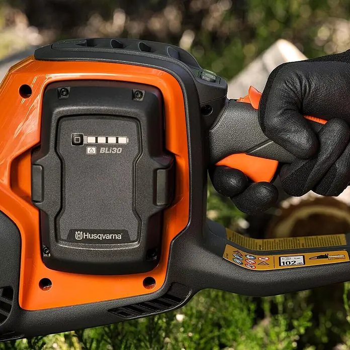 Husqvarna Akku-Kettensäge 242i inkl. Akku - 36 V, 4 Ah, Li-Ionen, 1 Akku, Schwertlänge: 35,6 cm