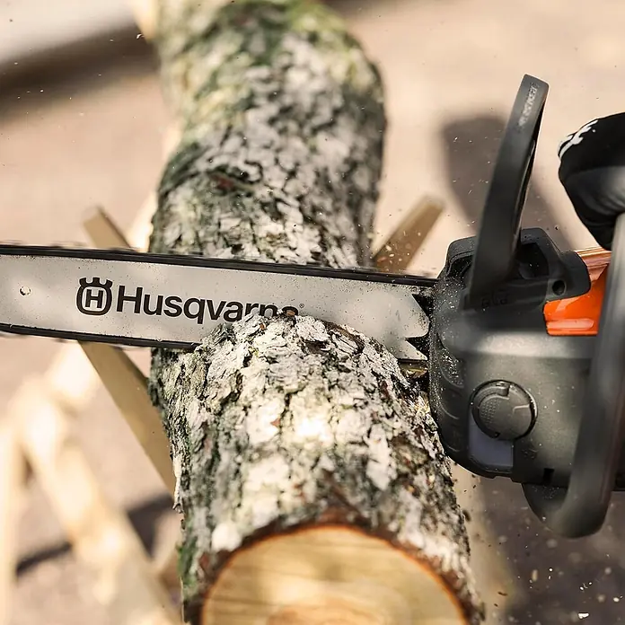 Husqvarna Akku-Kettensäge 242i inkl. Akku - 36 V, 4 Ah, Li-Ionen, 1 Akku, Schwertlänge: 35,6 cm