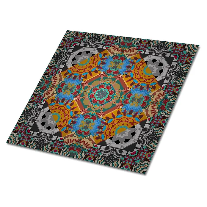 Tulup Wandfliese - Glänzend - Rechteckiger Teppich mit komplexem geometrischem und Mandala-Muster in Gelb, Blau, Rot, Türkis und Grau.