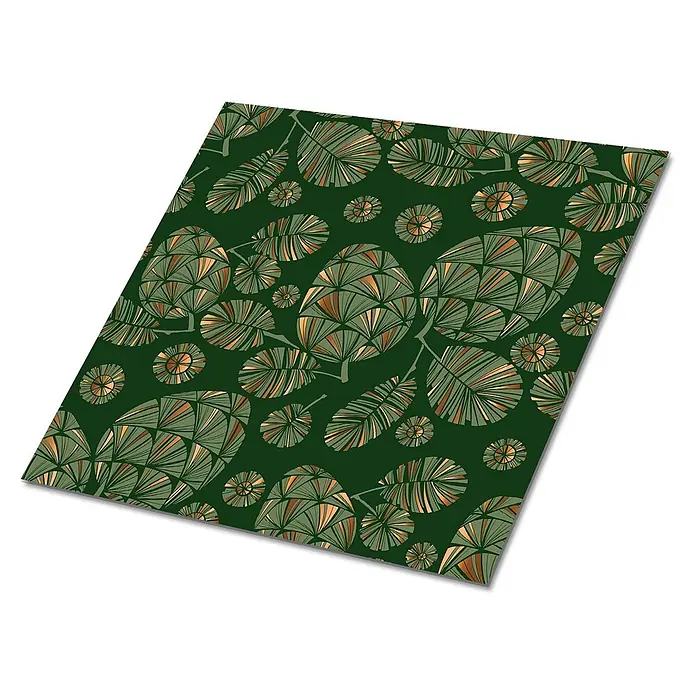 Tulup Wandfliese - Glänzend - Dunkelgrünes Tischset mit stilisiertem Blatt- und Kreismuster in Grün- und Kupfertönen.