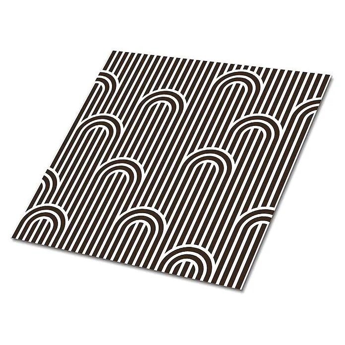 Tulup Wandfliese - Glänzend - Braun-weiß gestreiftes geometrisches Muster mit Bögen und Linien.