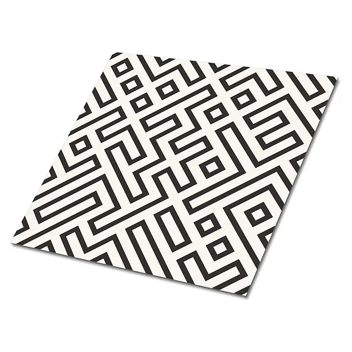 Tulup Wandfliese - Glänzend - Rechteckige Matte mit schwarzem und cremefarbenem geometrischem Labyrinthmuster.