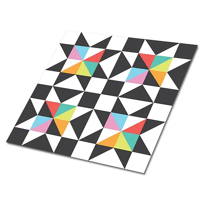 Tulup Wandfliese - Glänzend - Geometrisch gemusterte Matte mit schwarzen und weißen Stern- und Quadratmotiven, akzentuiert durch farbige Dreiecke.