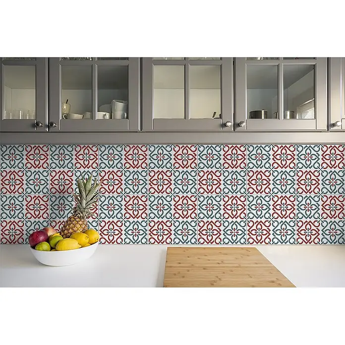 Tulup Wandfliese - Glänzend - Küchenfliesen als Spritzschutz mit einem komplexen rot-türkisen Geometriemuster auf weißem Hintergrund.