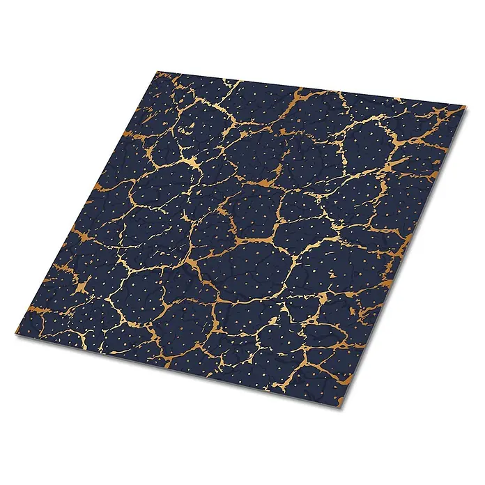 Tulup Wandfliese - Glänzend - Dekorative Matte in Marineblau mit goldener Craquelé-Musterung und kleinen goldenen Punkten.