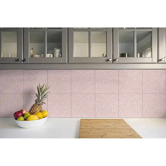 Tulup Wandfliese - Glänzend - Rosa Mosaikfliesen als stilvolle Küchenrückwand mit fächerförmigem Muster.