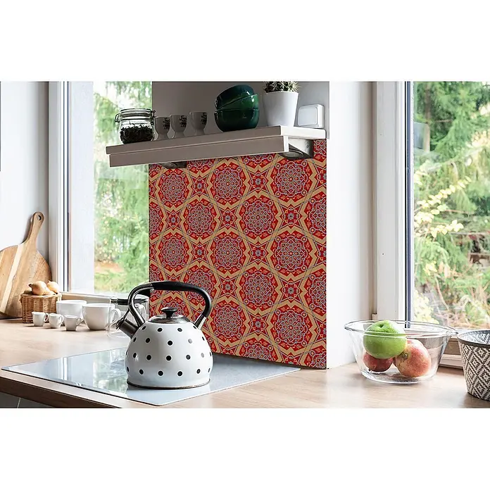 Tulup Wandfliese - Glänzend - Küchenrückwand mit rot, gold und blauem orientalischem geometrischem Muster.