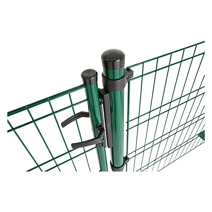 Stabilit Zaunpfosten - Grün, Länge: 1.200 mm, Durchmesser: 34 mm, Metall - Nahaufnahme eines grünen Gartenzauns mit Metallpfosten und schwarzem Griff. Ideal für Gartenbegrenzungen.