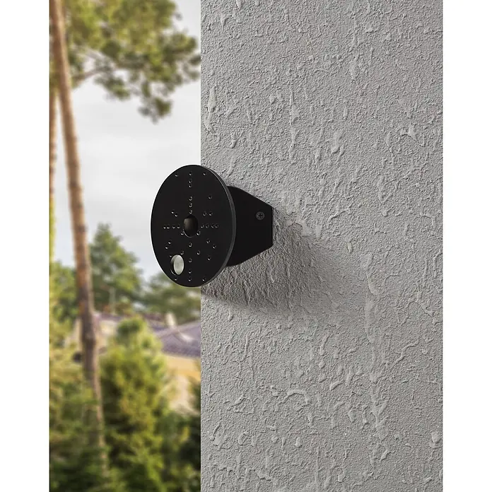 Starlux Eckanbindung - Durchmesser: 12 cm, Schwarz - Schwarze runde Montageplatte an einer strukturierten Wand, für Außenmontage konzipiert.