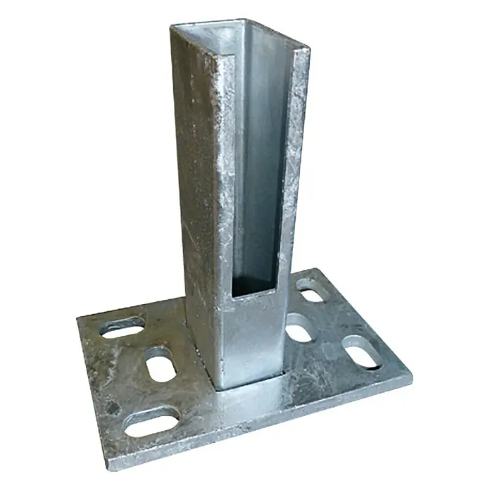 Hadra PfostenträgerGeeignet für: 60 x 40 mm Zaunpfosten - Das Bild zeigt eine verzinkte Pfostenstütze mit einer quadratischen Grundplatte und einer rechteckigen Aufnahme für Pfosten.